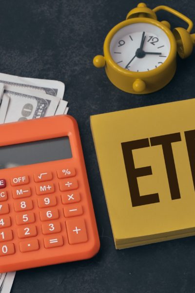 memo note written with text ETF stands for Exchange Traded Fund