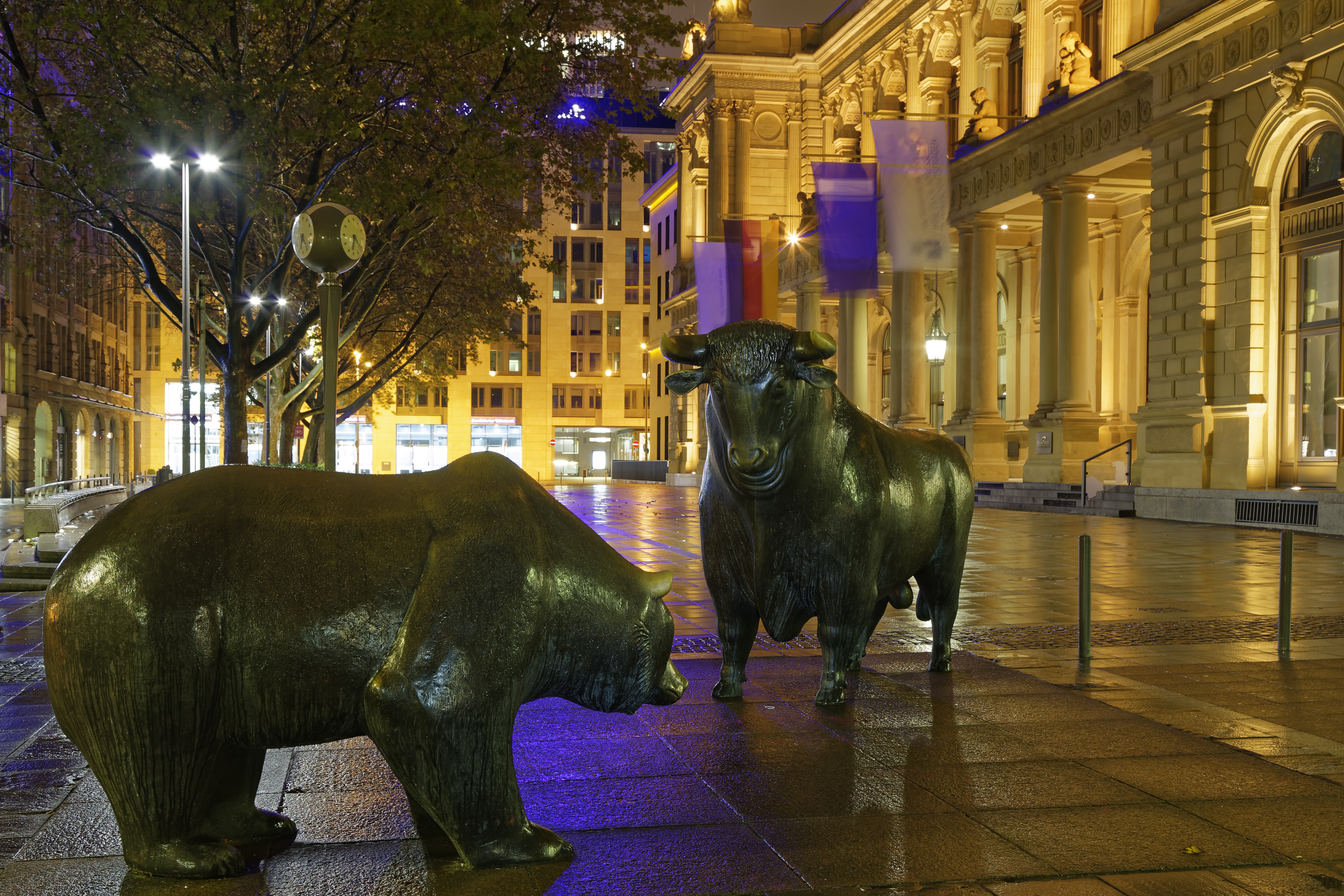 Germany, Hesse, Frankfurt, Bull and Bear at Borsenplatz